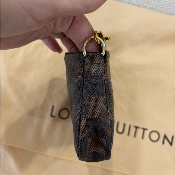 Authentic Louis Vuitton limited edition. Pochette damier ebene travel mini - Picture 5 of 15